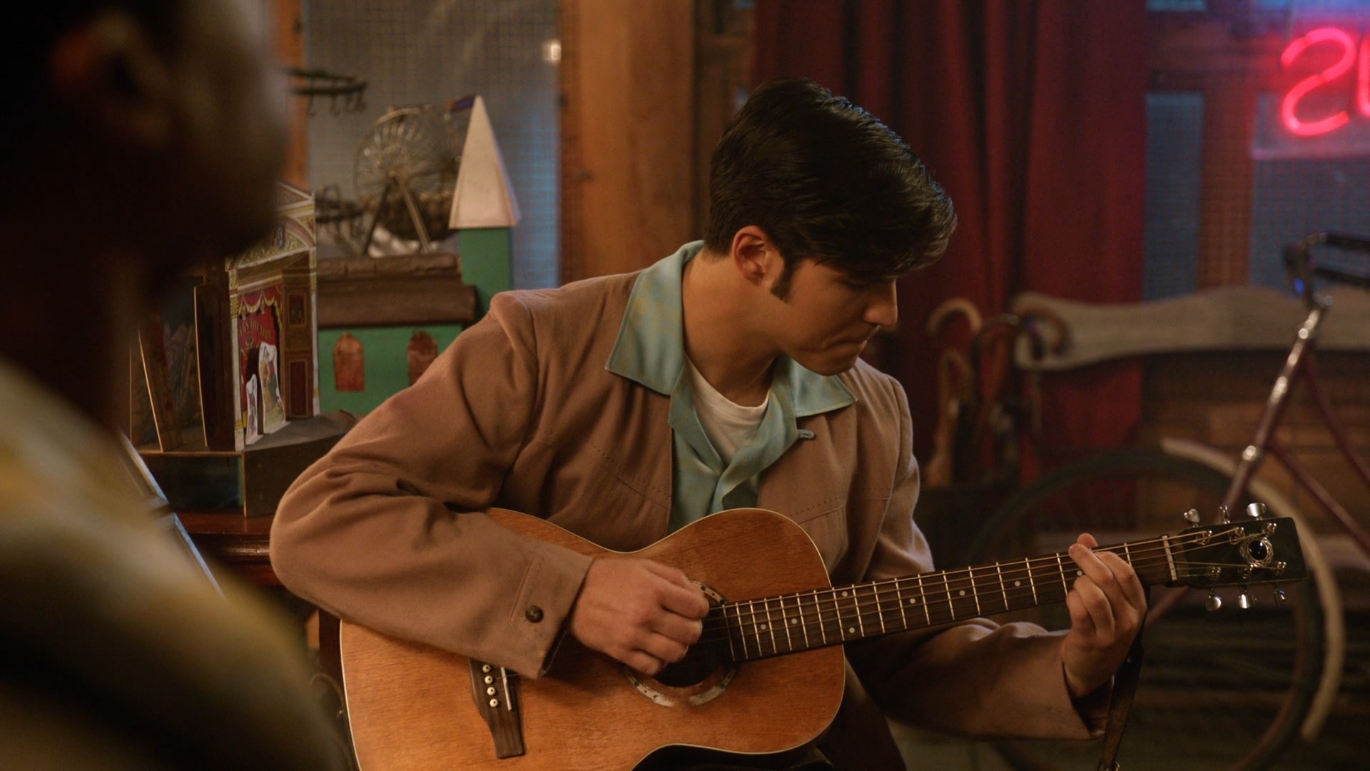 Elvis et sa guitare